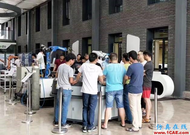 【職場進階】機器人智能工廠的推行和普及最缺的是什么?機械設計案例圖片2